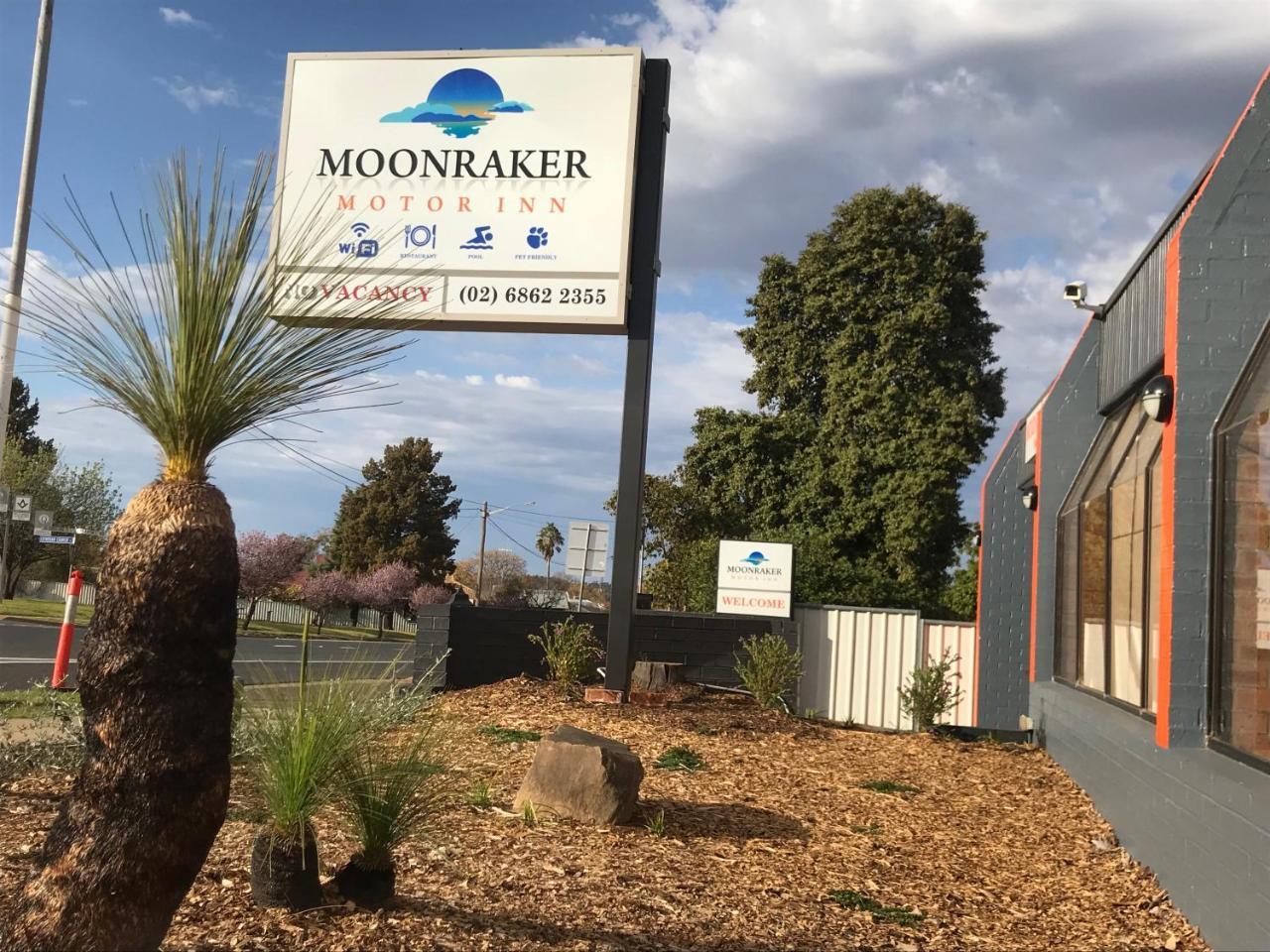 Moonraker Motor Inn Паркс Екстериор снимка